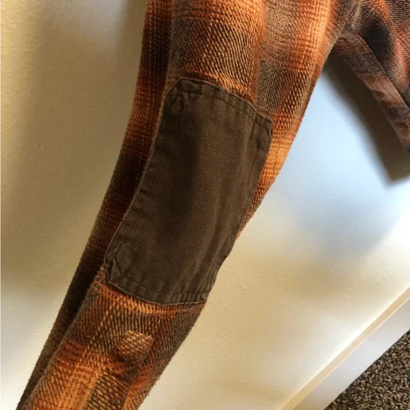 Men’s Brown Button Down Flannel - Picture 4 of 5